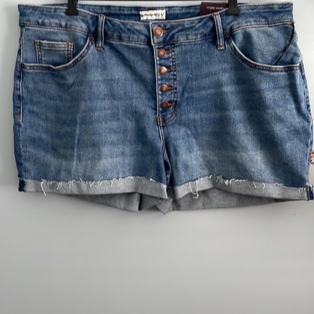 Ava & Viv Mid Rise Jean Shorts Size 20/24